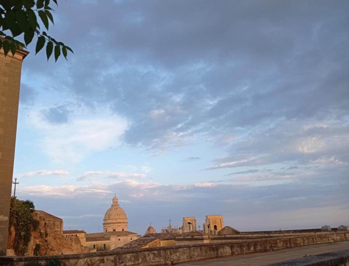 Trigona Garden Suite Noto Exterior foto